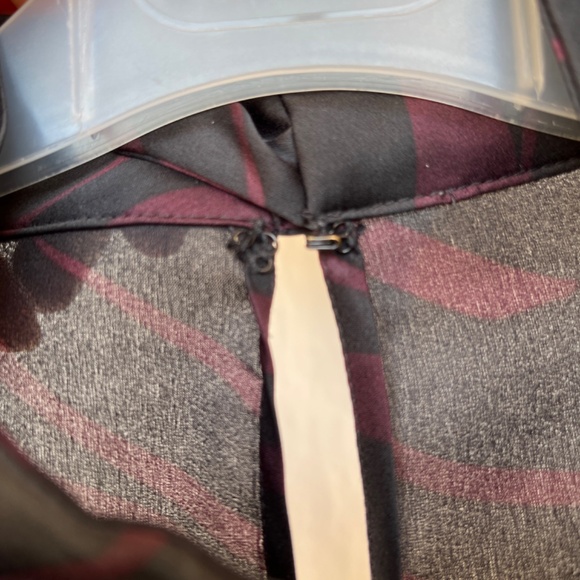 Simons Contemporaine (S) tie-neck short sleeve top in black & burgundy, EUC. - Picture 6 of 13